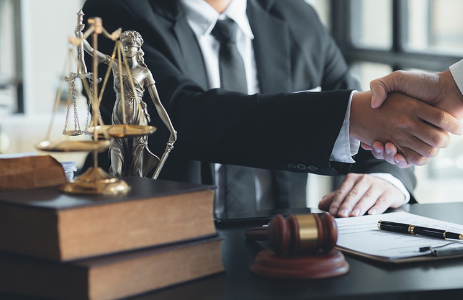 Top 4 Qualities to Look for in a Business Transaction Attorney